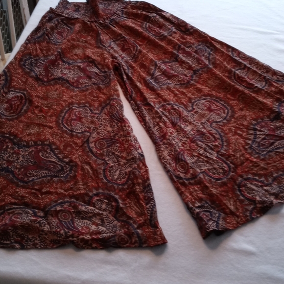 Culture Shop Pants - Culture Shop. Gaucho wide leg pants S/M